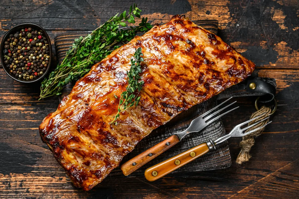 Gemarineerde spareribs van de grill